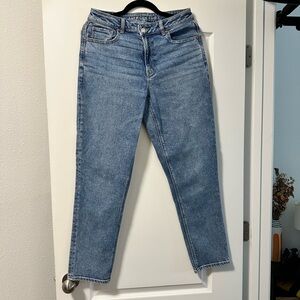 ***WORN ONCE! American Eagle straight jeans w/ asymmetrical button Size 8 Long